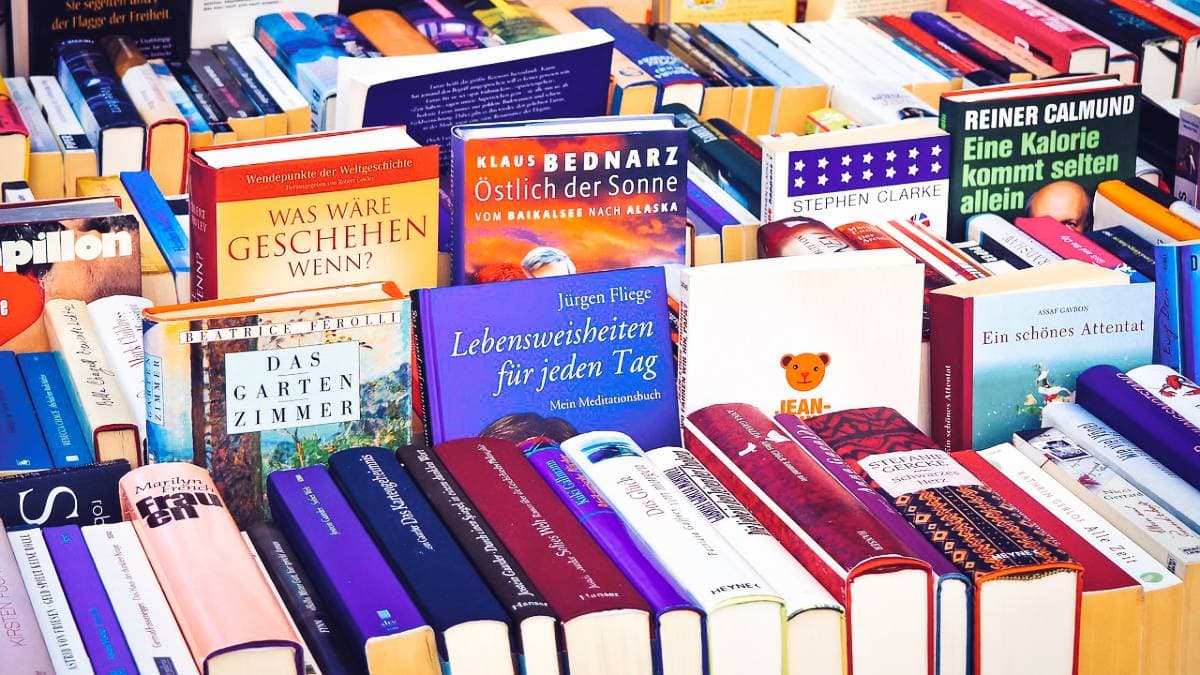 How to Design a Book Cover That Annoys Booksellers By Gary Robson